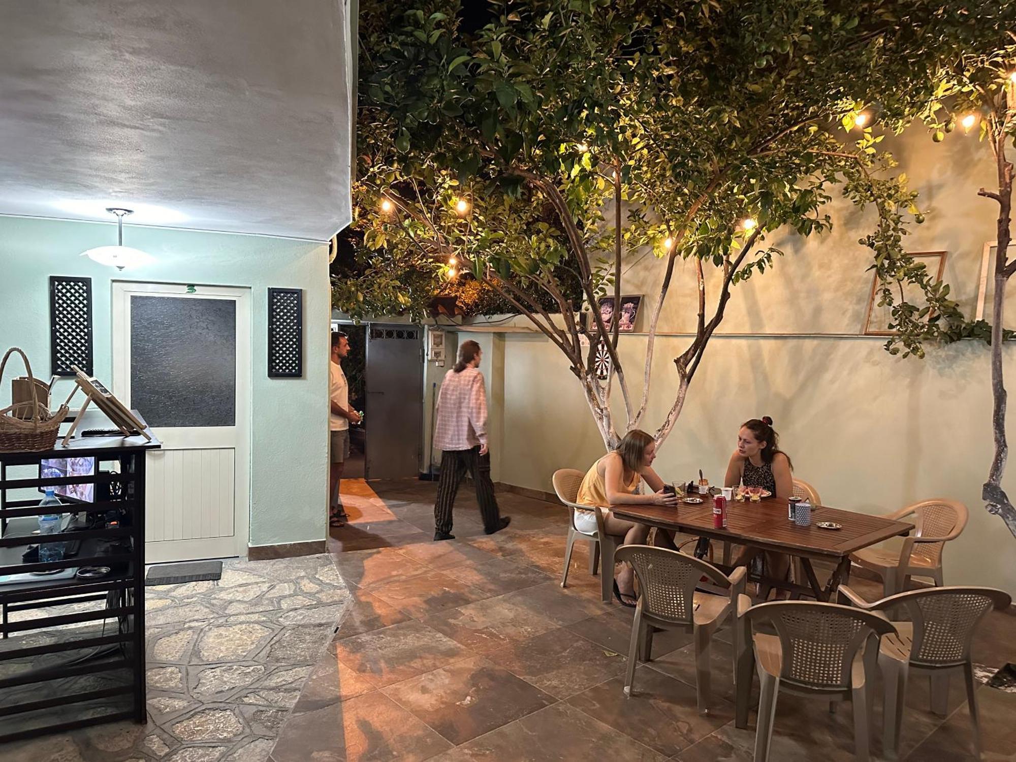 Tirana Lemon Breeze Hostel Kültér fotó